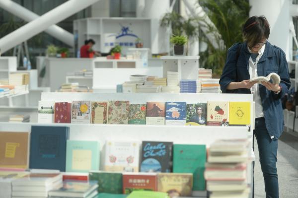 北京三聯(lián)韜奮書店再開新店 圖書的殿堂與精神的棲息地
